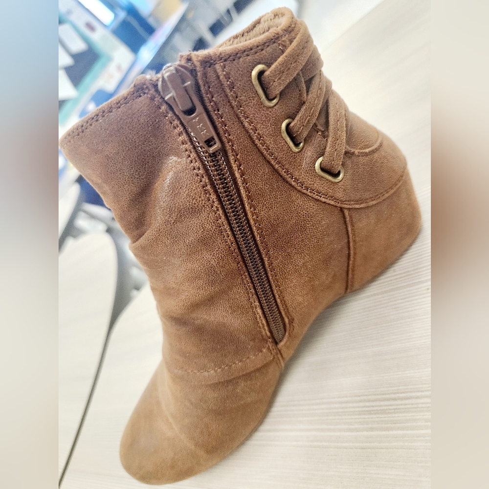 Beartrap Ankle Boots - Picture 4 of 11